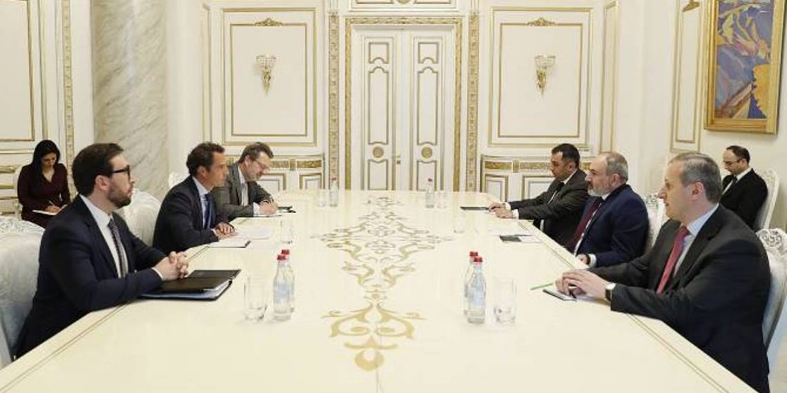 Премьер-министр Пашинян принял специального представителя генерального секретаря НАТО