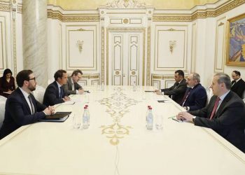 Премьер-министр Пашинян принял специального представителя генерального секретаря НАТО