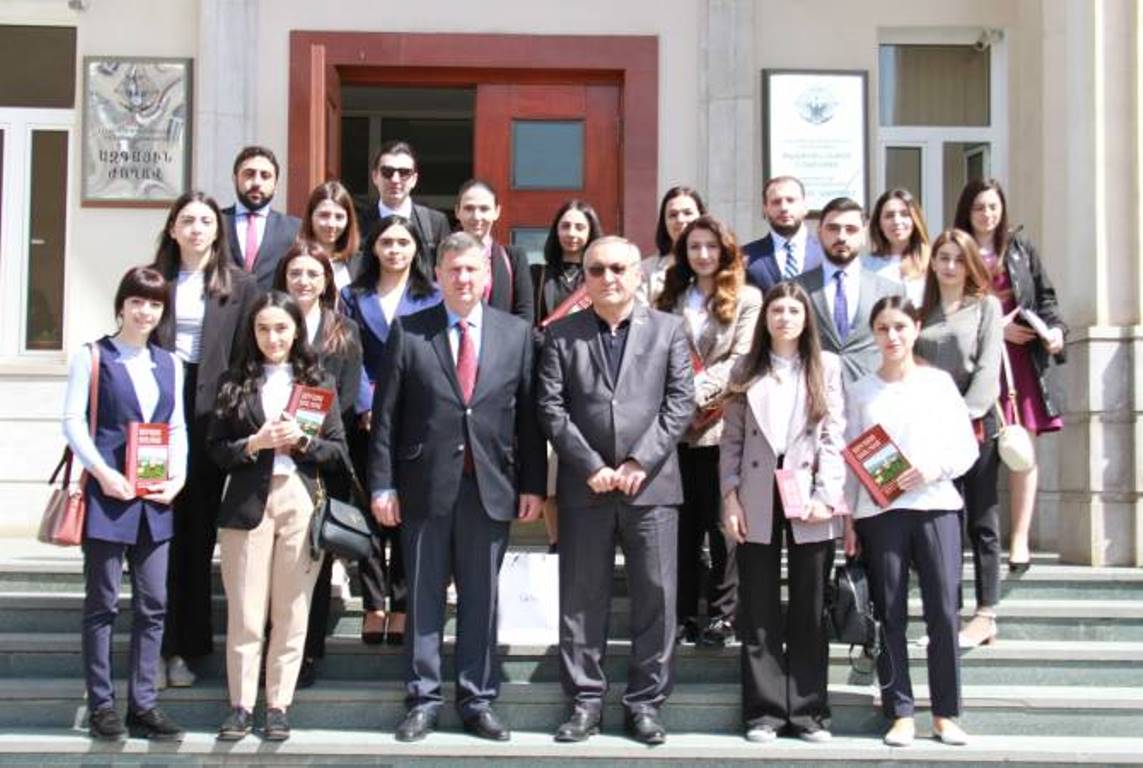 Председатель НС Республики Арцах принял делегацию студентов Дипломатической школы МИД Армении