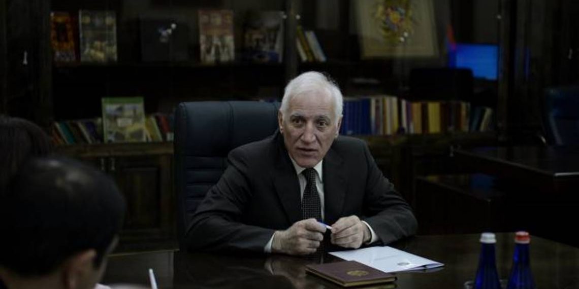 Президент Ваагн Хачатурян провел совещание в муниципалитете Ширака 