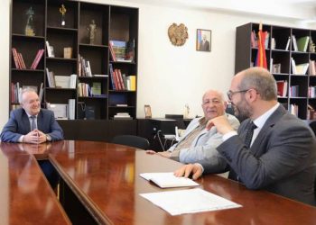 Ваграм Думанян обсудил с руководством Национального академического театра вопросы, связанные с юбилеем театра