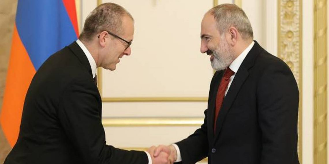 Премьер-министр Пашинян принял регионального директора ВОЗ