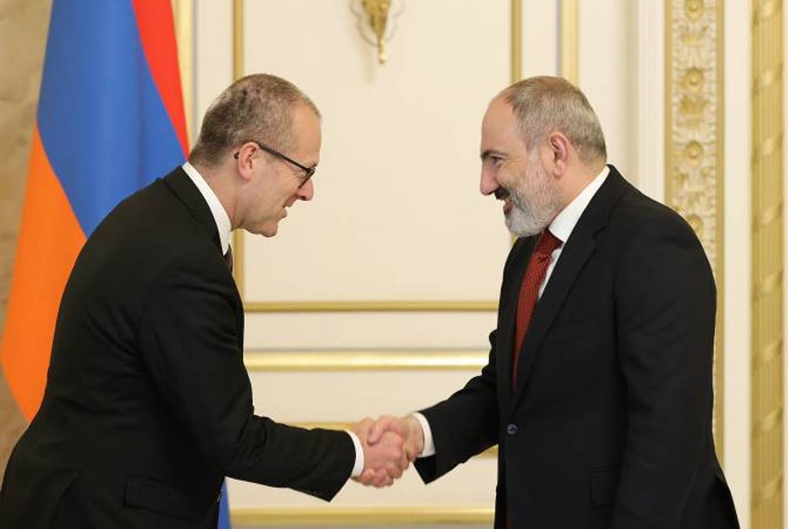Премьер-министр Пашинян принял регионального директора ВОЗ
