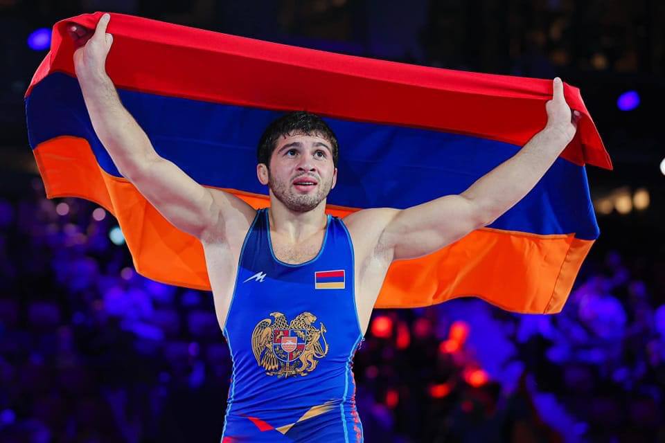 Малхас Амоян победил турецкого спортсмена и защитил титул чемпиона Европы