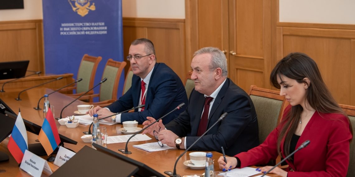 Армения и Россия развивают двусторонние научно-образовательные связи