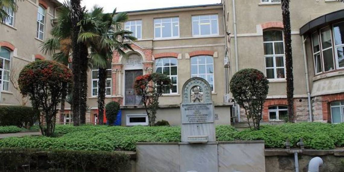 Стамбульские армяне опасаются потери больницы «Святой Спаситель» как армянской структуры