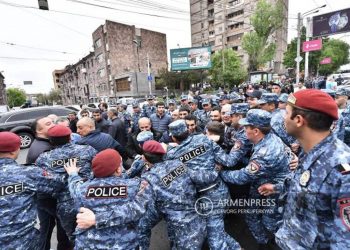 За перекрывание ряда улиц в Ереване задержано 244 человека
