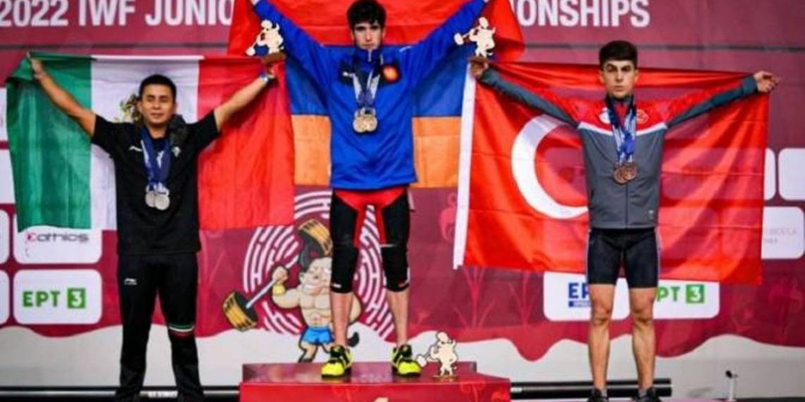 Тяжелоатлет Гарник Чолакян стал золотым медалистом ЧМ