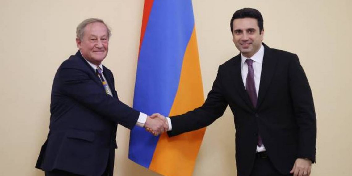 Ален Симонян принял делегацию группы дружбы Франция-Армения