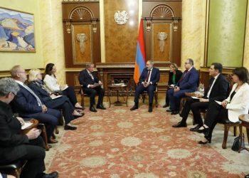 Премьер-министр Никол Пашинян принял делегацию во главе с председателем группы дружбы Франция-Армения Сената Франции