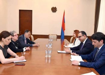 Министр финансов Армении провел рабочую встречу с послом Андреа Викторин