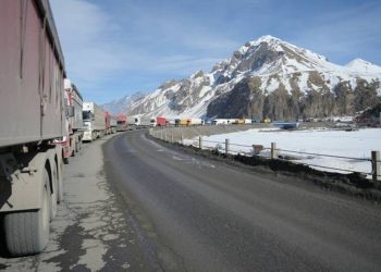 На КПП “Верхний Ларс” скопилось около 2000 грузовиков, в том числе со скоропортящимся грузом