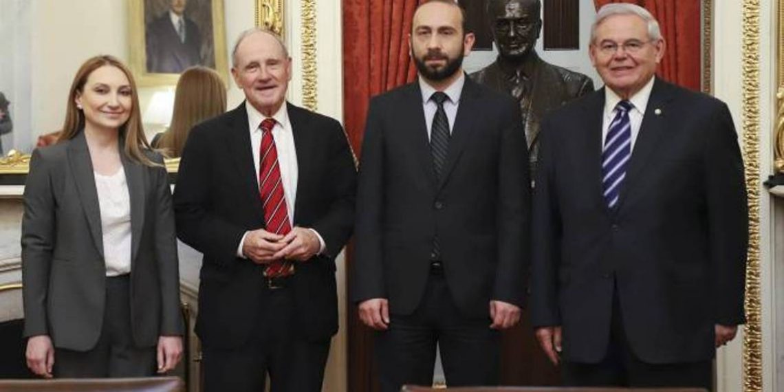 Арарат Мирзоян представил Роберту Менендесу позицию Армении по мирному урегулированию нагорно-карабахского конфликта