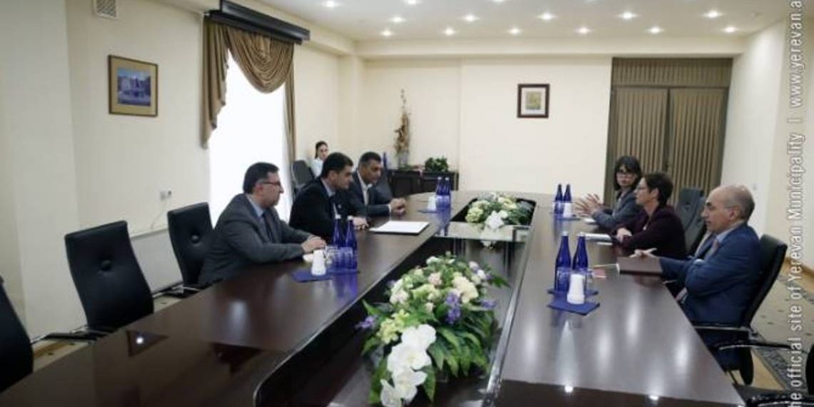 Мэр Еревана принял посла Франции в Армении