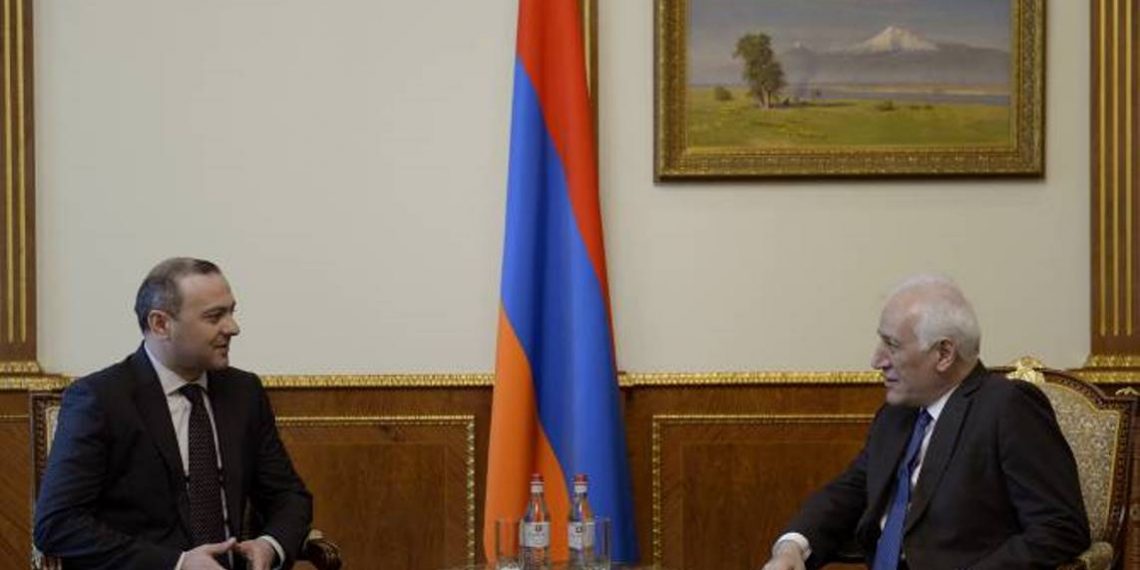 Президент Армении и секретарь Совета безопасности обсудили вопросы безопасности