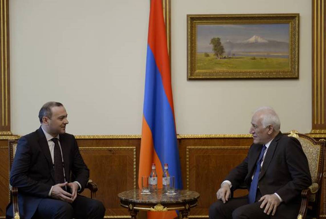 Президент Армении и секретарь Совета безопасности обсудили вопросы безопасности
