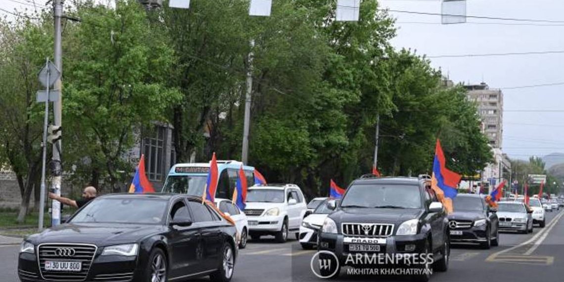 Оппозиция продолжает акции по информированию в отдельных районах республики