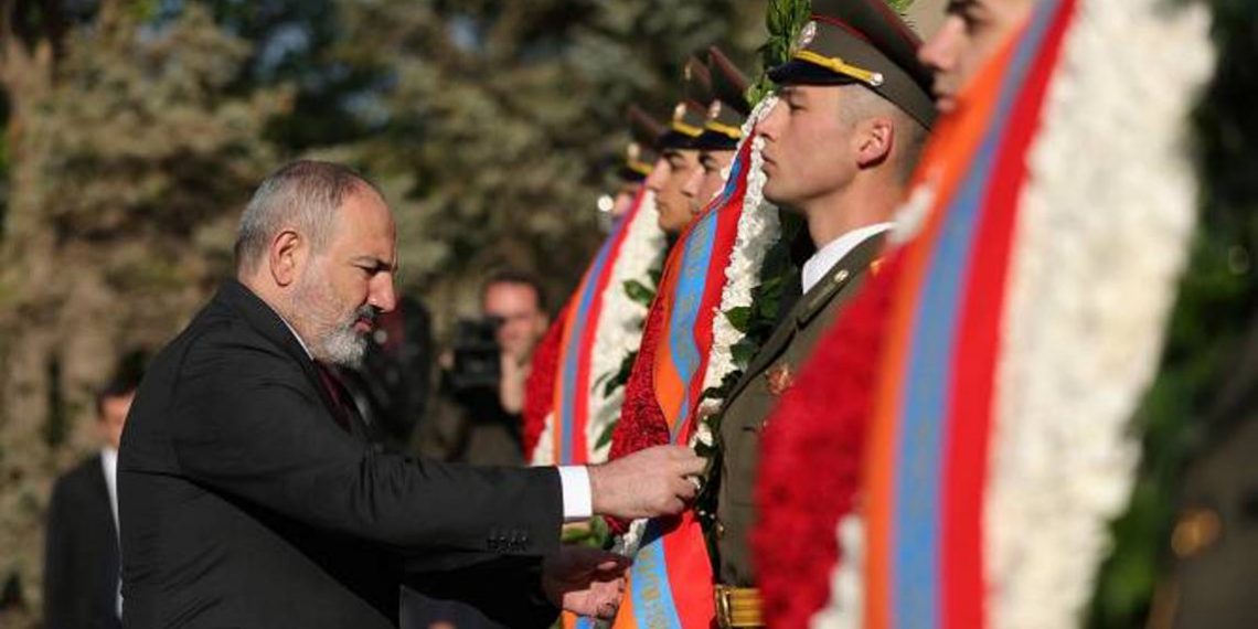 Премьер-министр Пашинян в Ераблуре воздал дань уважения памяти погибших за независимость Родины воинов