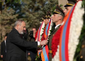 Премьер-министр Пашинян в Ераблуре воздал дань уважения памяти погибших за независимость Родины воинов