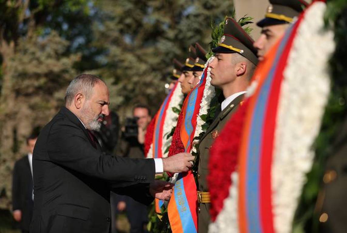 Премьер-министр Пашинян в Ераблуре воздал дань уважения памяти погибших за независимость Родины воинов