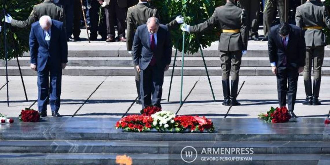 По случаю праздника Победы и мира премьер-министр Пашинян посетил парк »Победы»