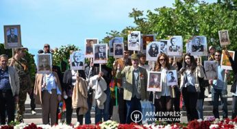 В Ереване прошла акция «Бессмертный полк», посвященная героям-участникам Великой Отечественной войны