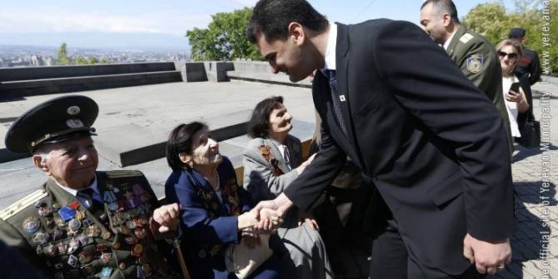 Грачья Саргсян почтил память героев, погибших во время Великой Отечественной войны и освобождения Шуши