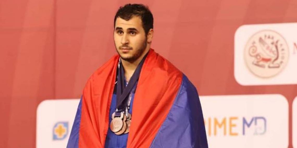 Молодые тяжелоатлеты на чемпионате мира завоевали 2 золотые, 2 серебряные и 1 бронзовую медали