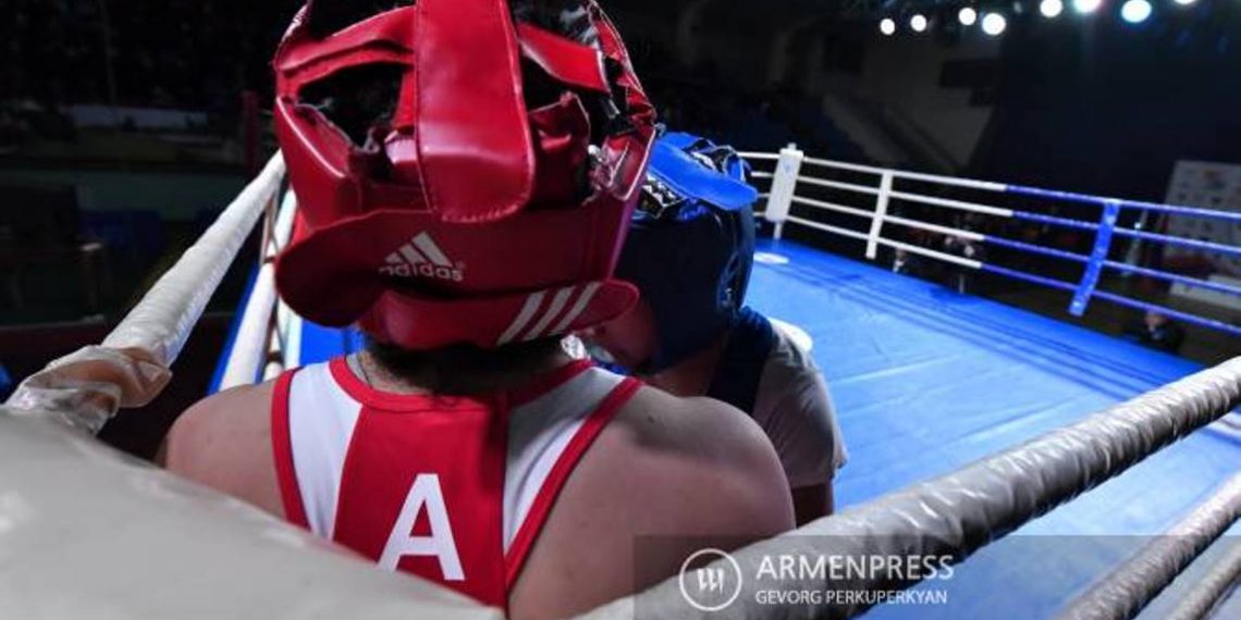 Женская сборная по боксу успешно стартовала на чемпионате мира