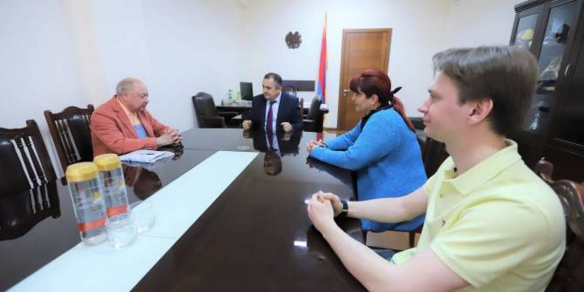 Карен Гилоян принял легендарного тренера по фигурному катанию Алексея Мишина