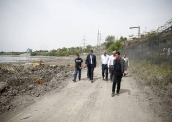 Ереванское озеро очищается от 50-летнего мусора: мэр города следит за ходом работ