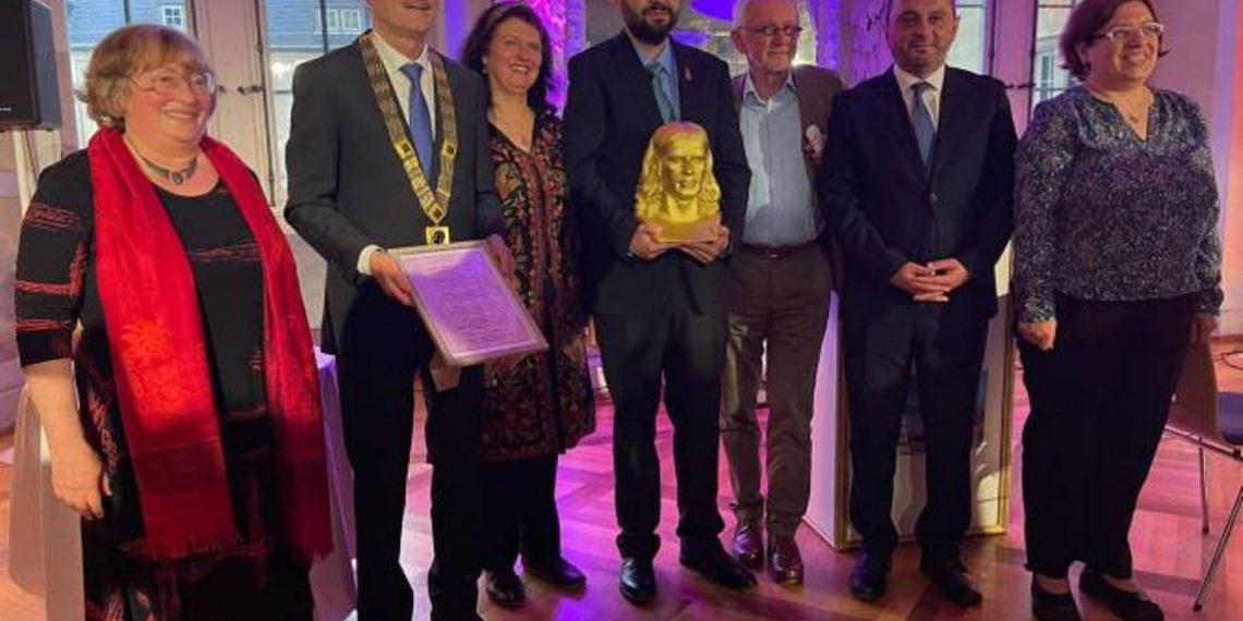 Современный армянский писатель Григ был удостоен в Германии премии Фридриха Рюккерта