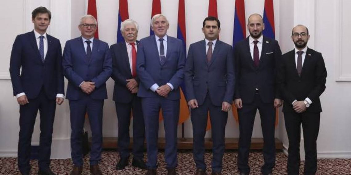 Вице-спикер НС Армении принял делегацию во главе с первым вице-спикером Сената парламента Чехии