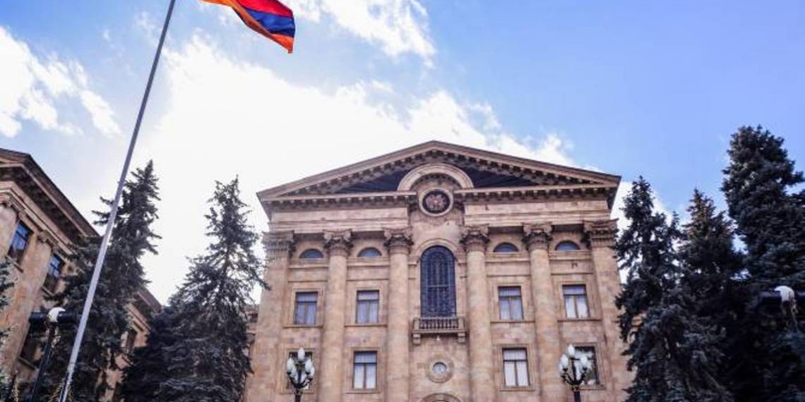 В Национальном собрании Армении началось внеочередное заседание: в повестке дня 5 вопросов