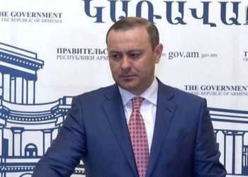 Армяне Арцаха должны иметь гарантии безопасности и защиту прав: секретарь СБ Армении