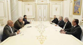 Никол Пашинян встретился с представителями внепарламентских политических сил