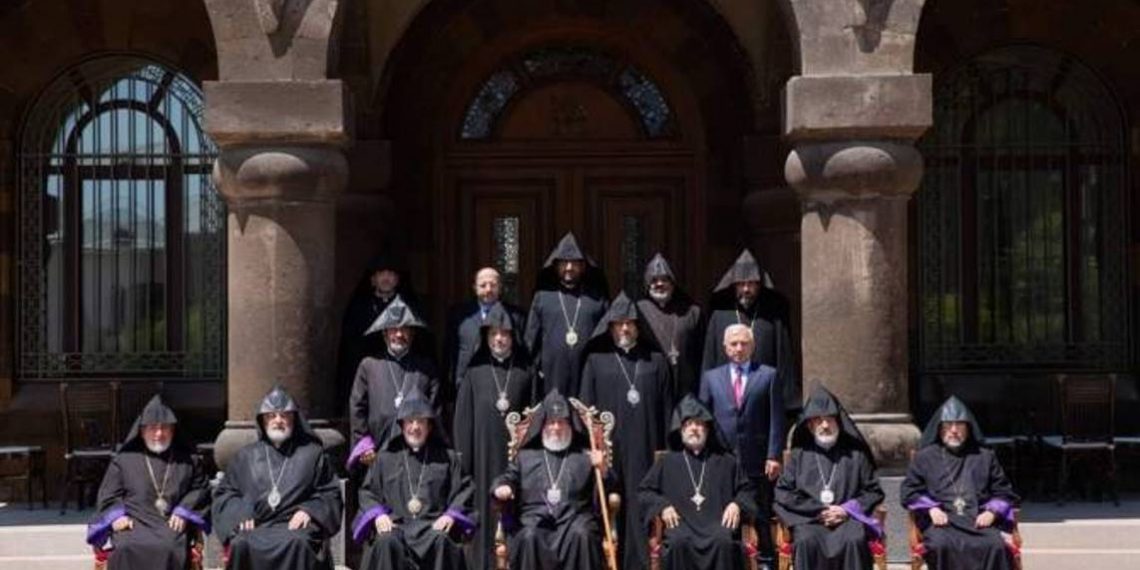 Высший духовный совет выступил с заявлением о внешних и внутренних вызовах Армении и Арцаха