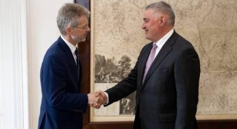 Посол Овакимян представил председателю Сената Чехии последние региональные развития