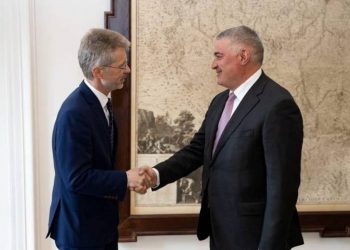 Посол Овакимян представил председателю Сената Чехии последние региональные развития