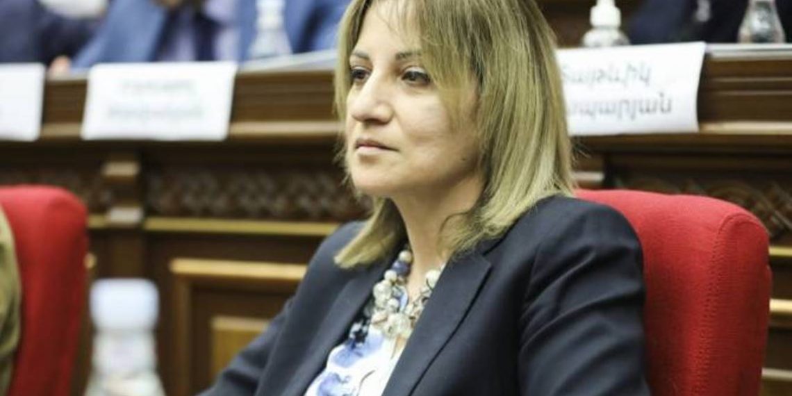 Депутат фракции “Гражданский договор” Ануш Беглоян подала прошение об отставке