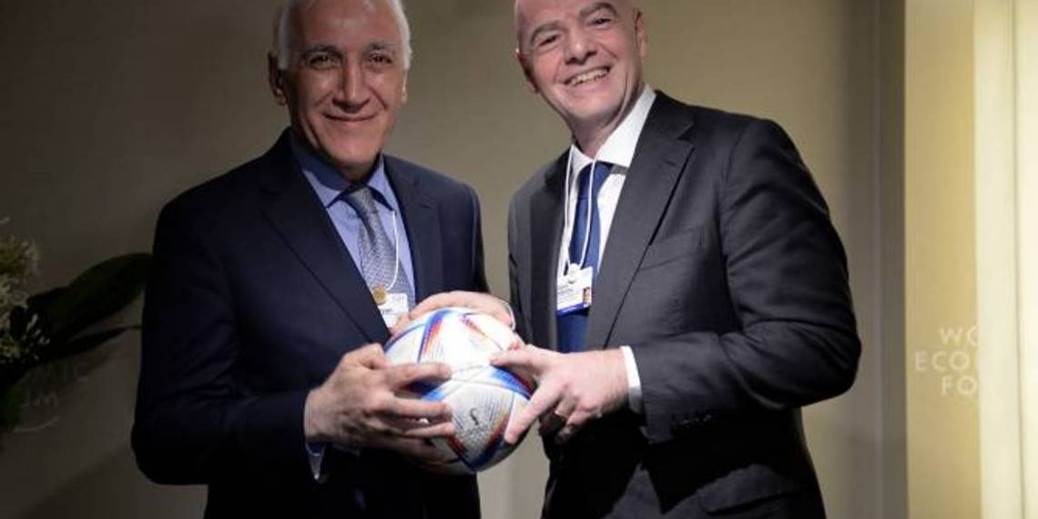 Президент Армении провел встречу с президентом ФИФА