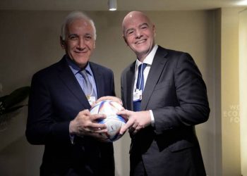 Президент Армении провел встречу с президентом ФИФА