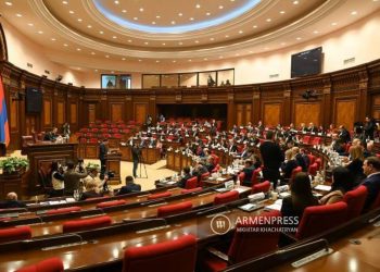 В Национальном собрании Армении продолжается работа очередного заседания