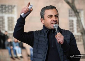 Оппозиционеры прекратили блокаду резиденции президента и здания Совета безопасности