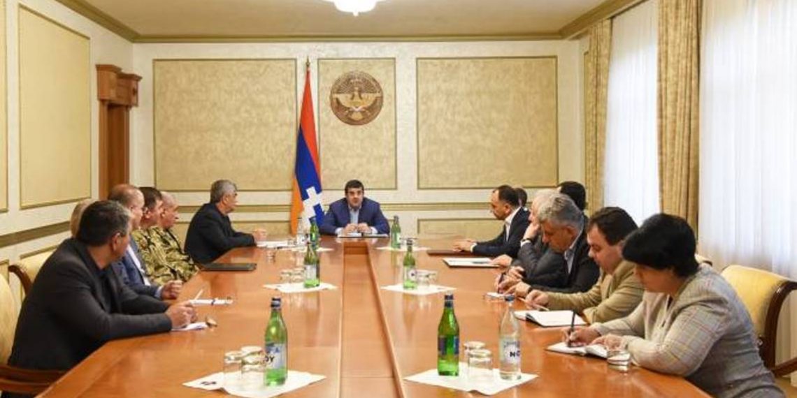 Пашинян подчеркнул, что никто не собирается подписывать какой-либо документ за спиной народа Арцаха: президент Арцаха