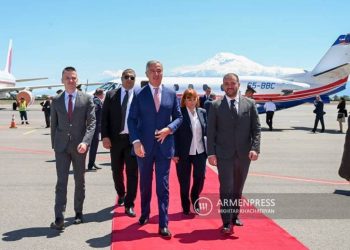 Президент Черногории прибыл с официальным визитом в Армению