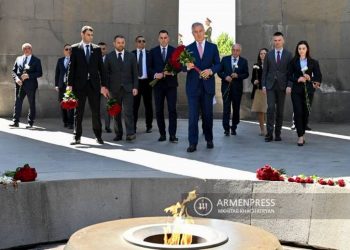 Президент Черногории в Мемориальном комплексе Цицернакаберд почтил память жертв Геноцида армян