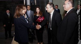 В Ереван с официальным визитом прибыла мэр Парижа Анн Идальго