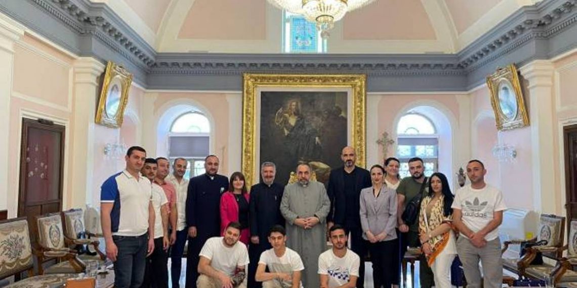 Армянский патриарх Иерусалима принял участников 44-дневной Арцахской войны