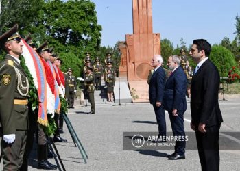 Высшее руководство Армении воздало дань уважения героям Сардарапатской битвы